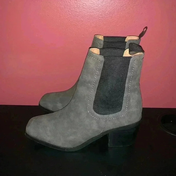 Free People Vegan Chelsea Gray Ankle Boots - Picture 1 of 8